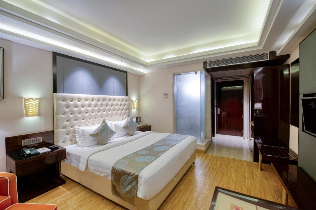 Om Clarks Inn Raebareli Esterno foto