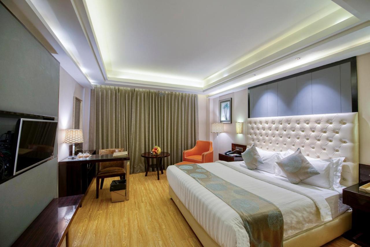 Om Clarks Inn Raebareli Esterno foto