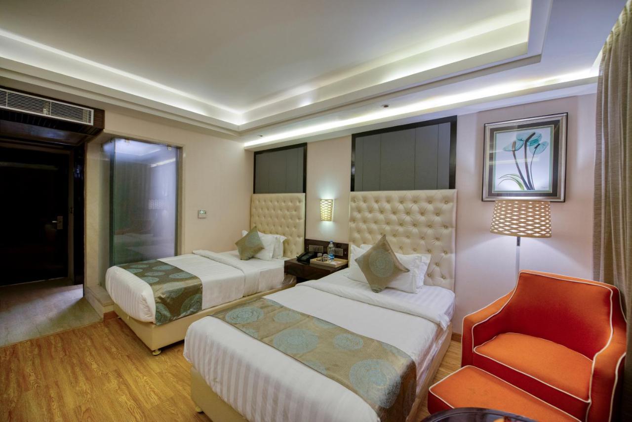 Om Clarks Inn Raebareli Esterno foto