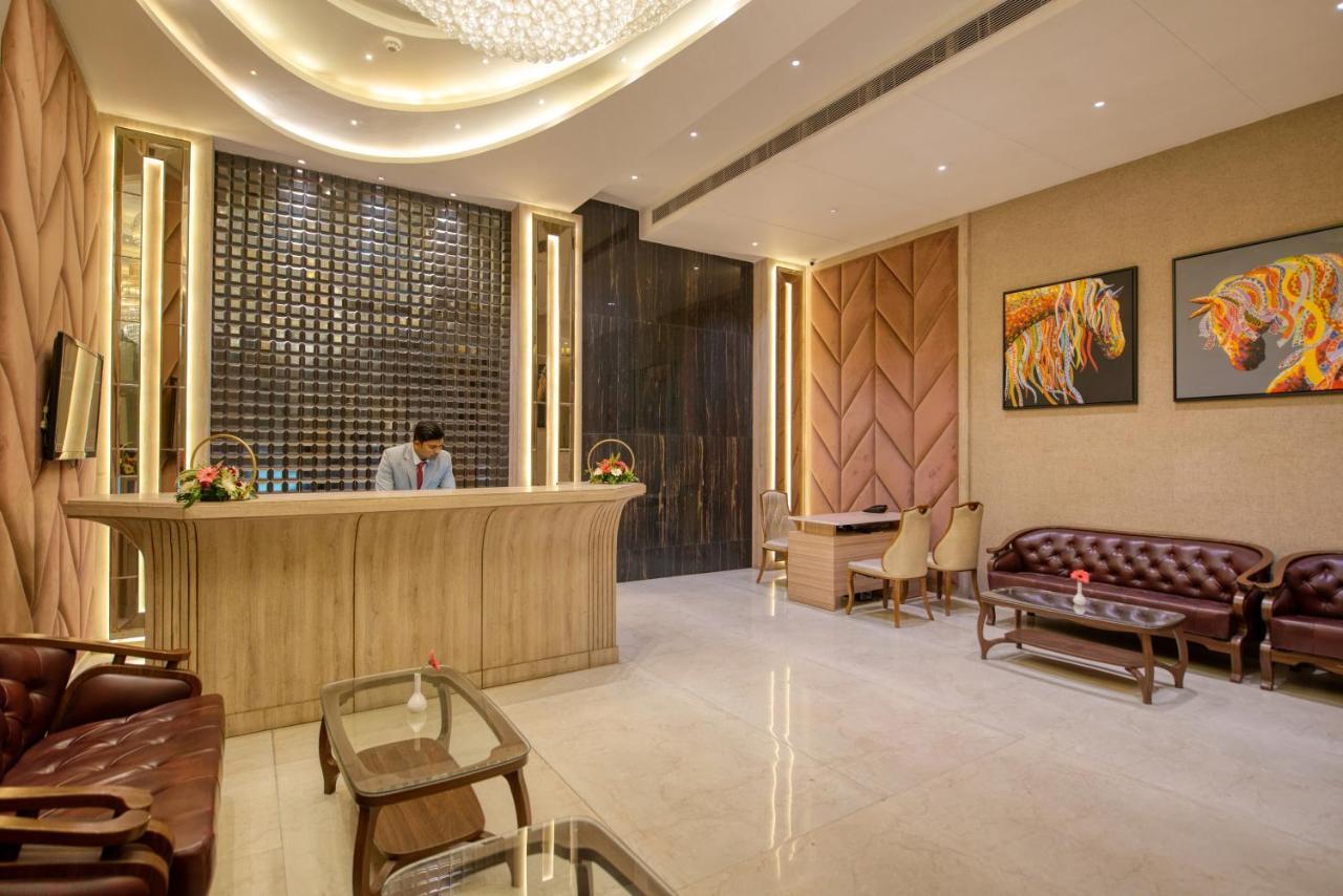 Om Clarks Inn Raebareli Esterno foto