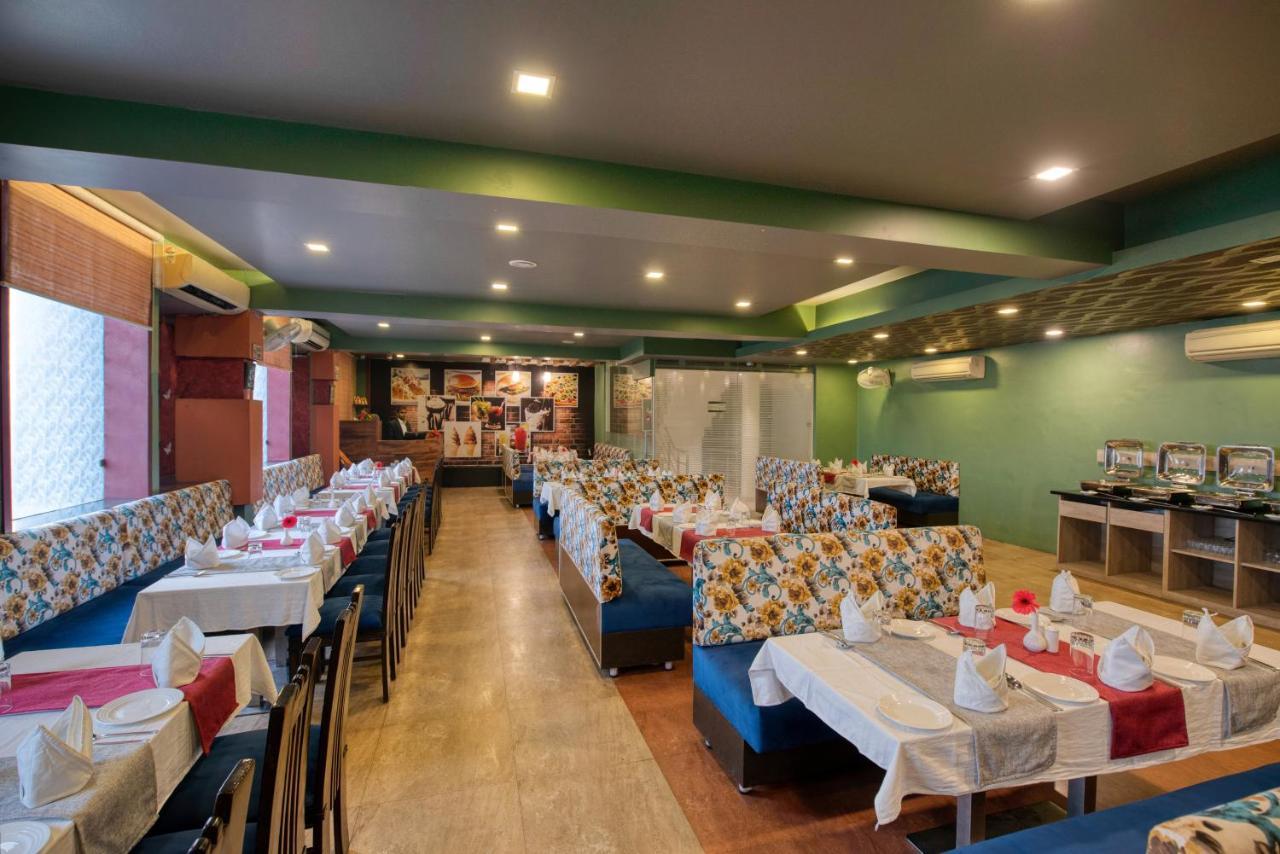 Om Clarks Inn Raebareli Esterno foto