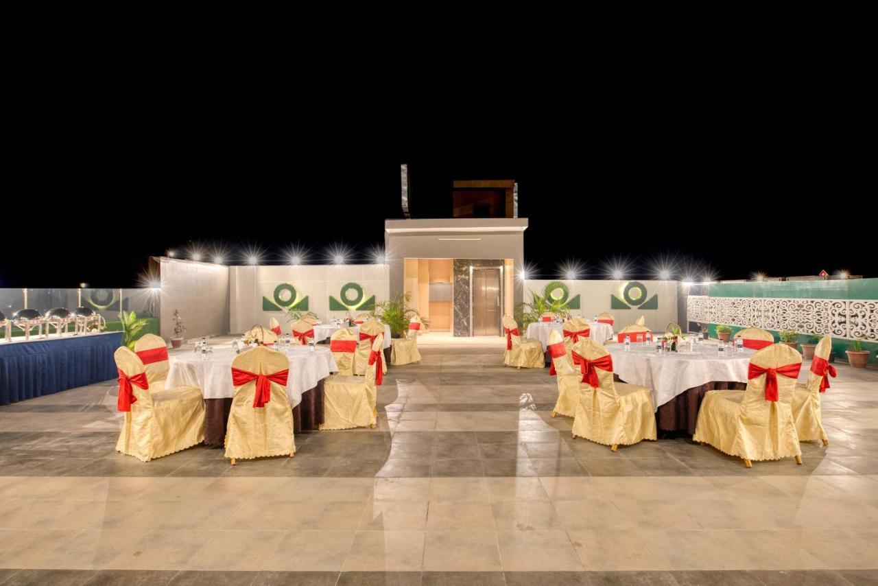Om Clarks Inn Raebareli Esterno foto