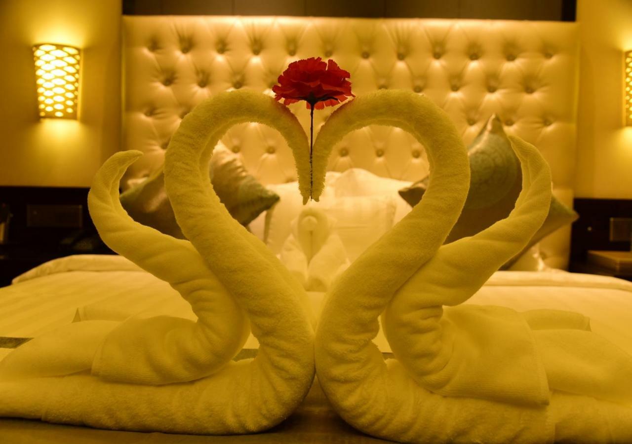 Om Clarks Inn Raebareli Esterno foto