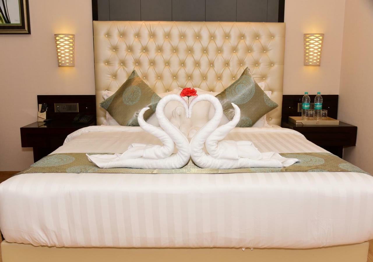Om Clarks Inn Raebareli Esterno foto
