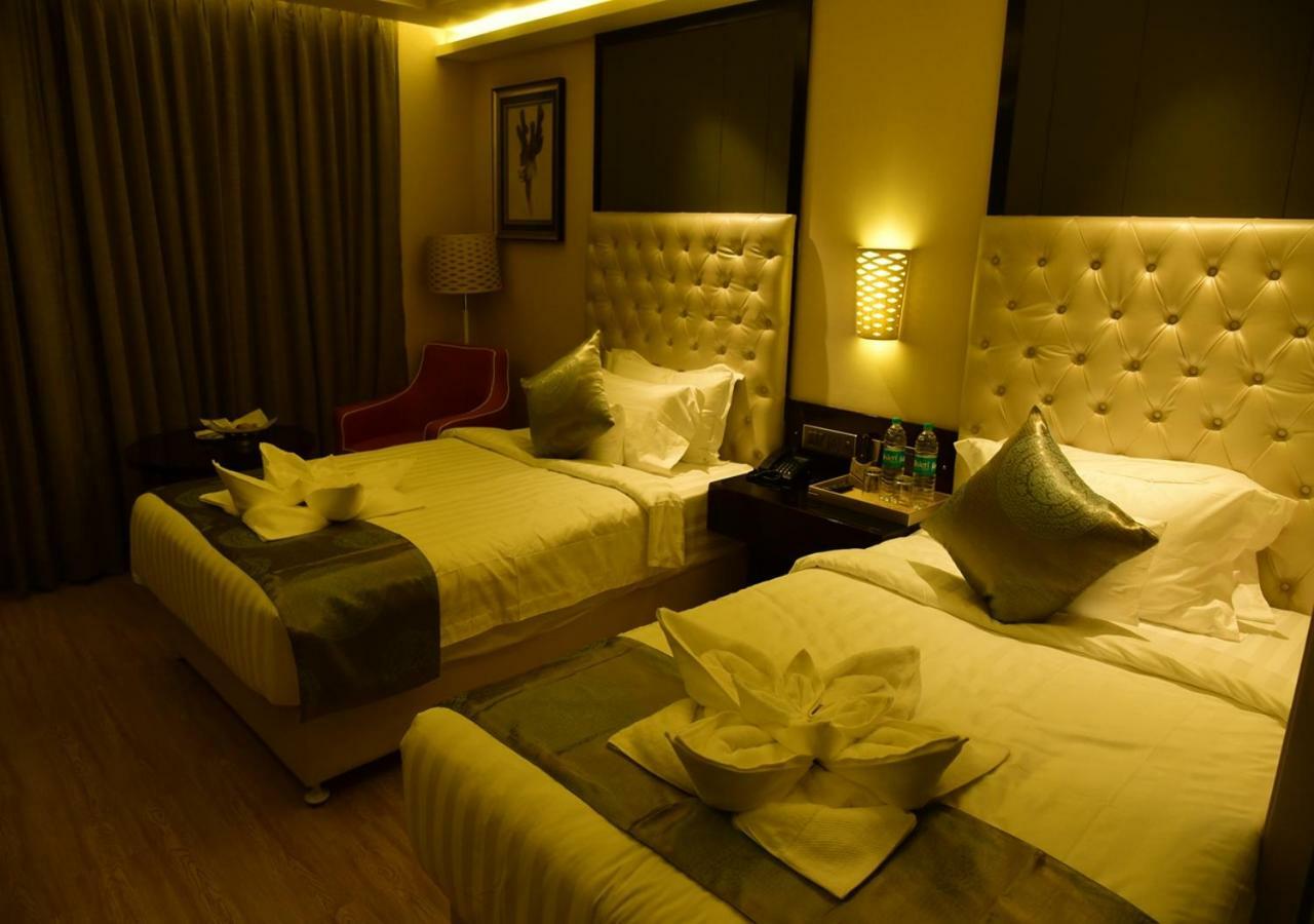 Om Clarks Inn Raebareli Esterno foto
