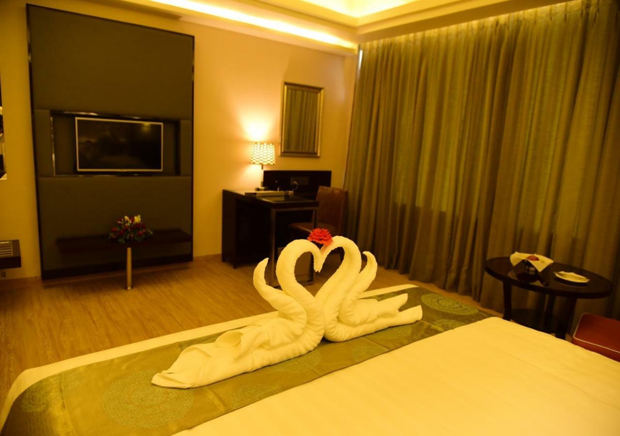 Om Clarks Inn Raebareli Esterno foto