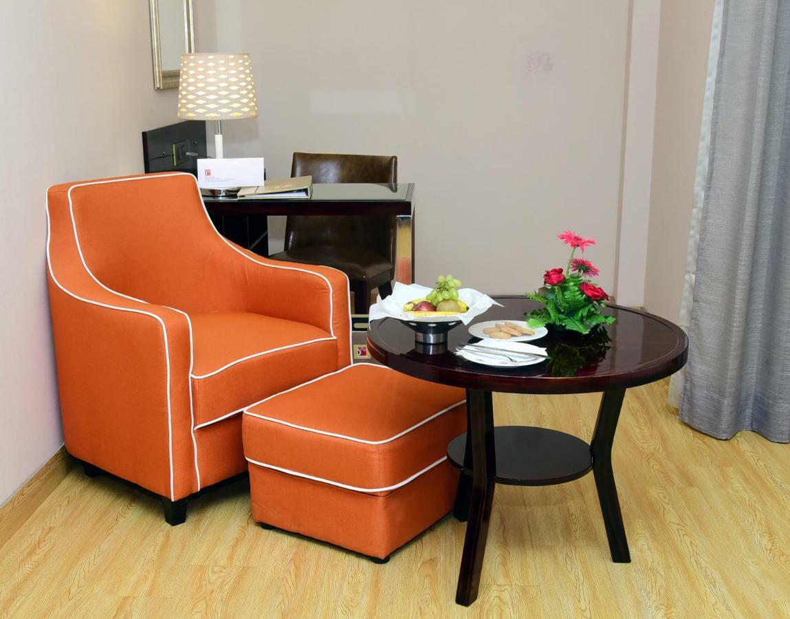 Om Clarks Inn Raebareli Esterno foto