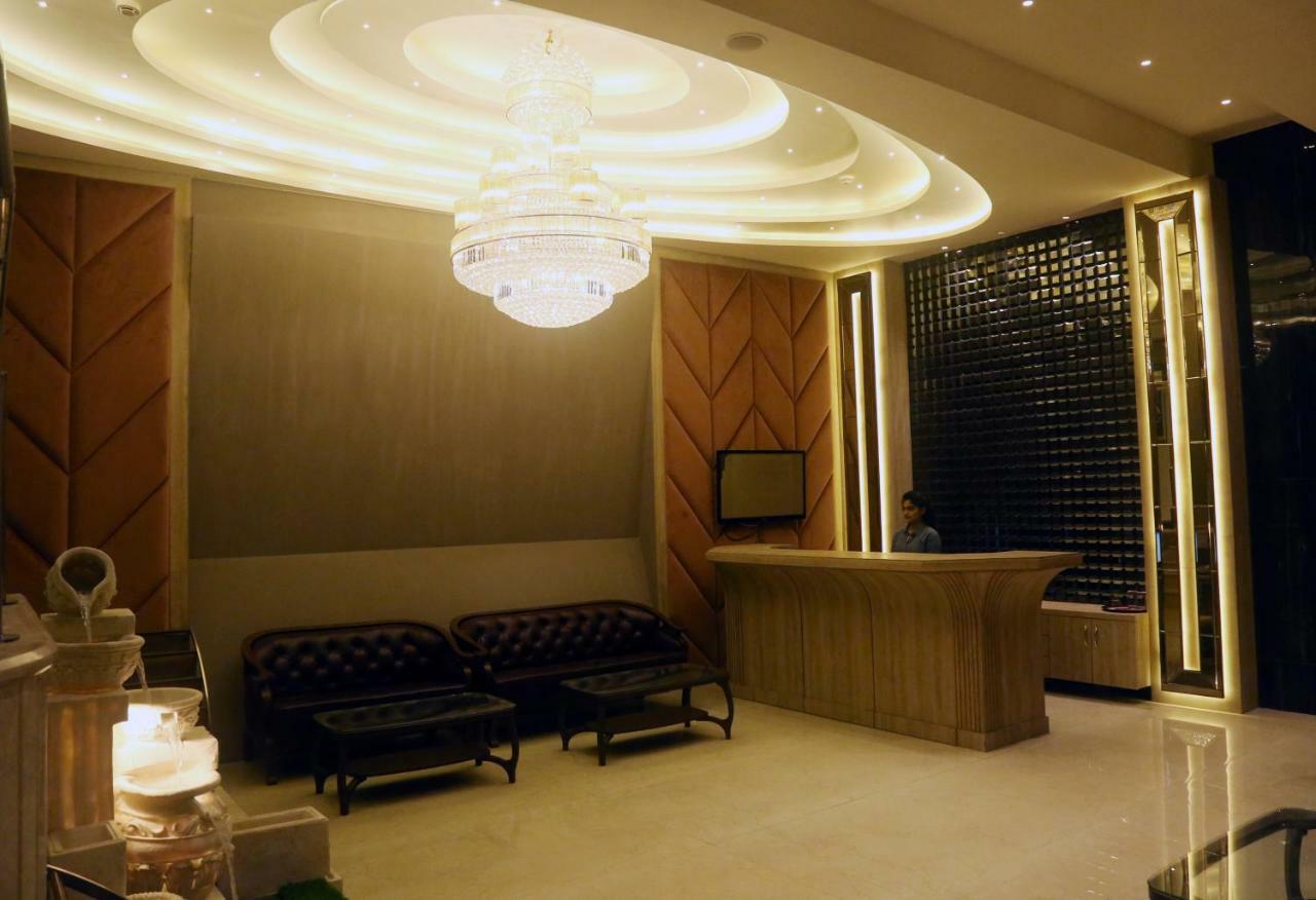 Om Clarks Inn Raebareli Esterno foto