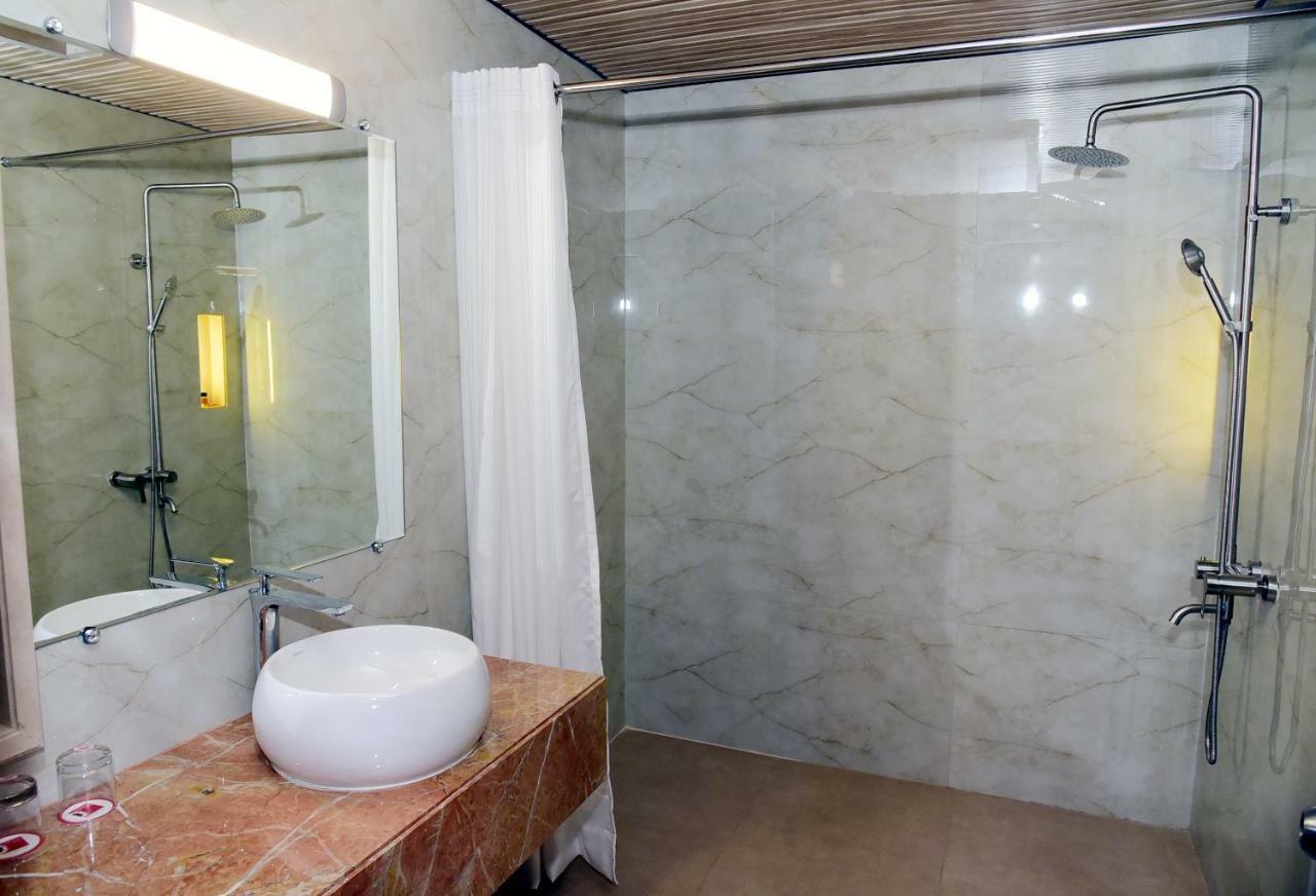 Om Clarks Inn Raebareli Esterno foto