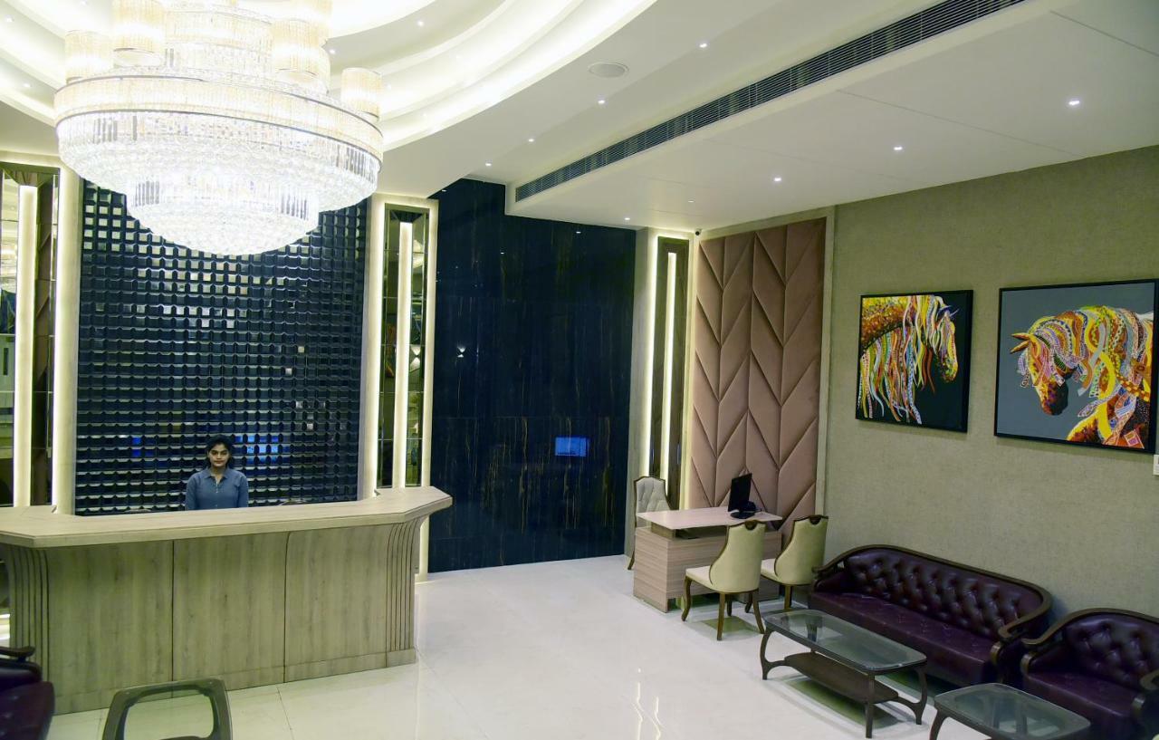Om Clarks Inn Raebareli Esterno foto