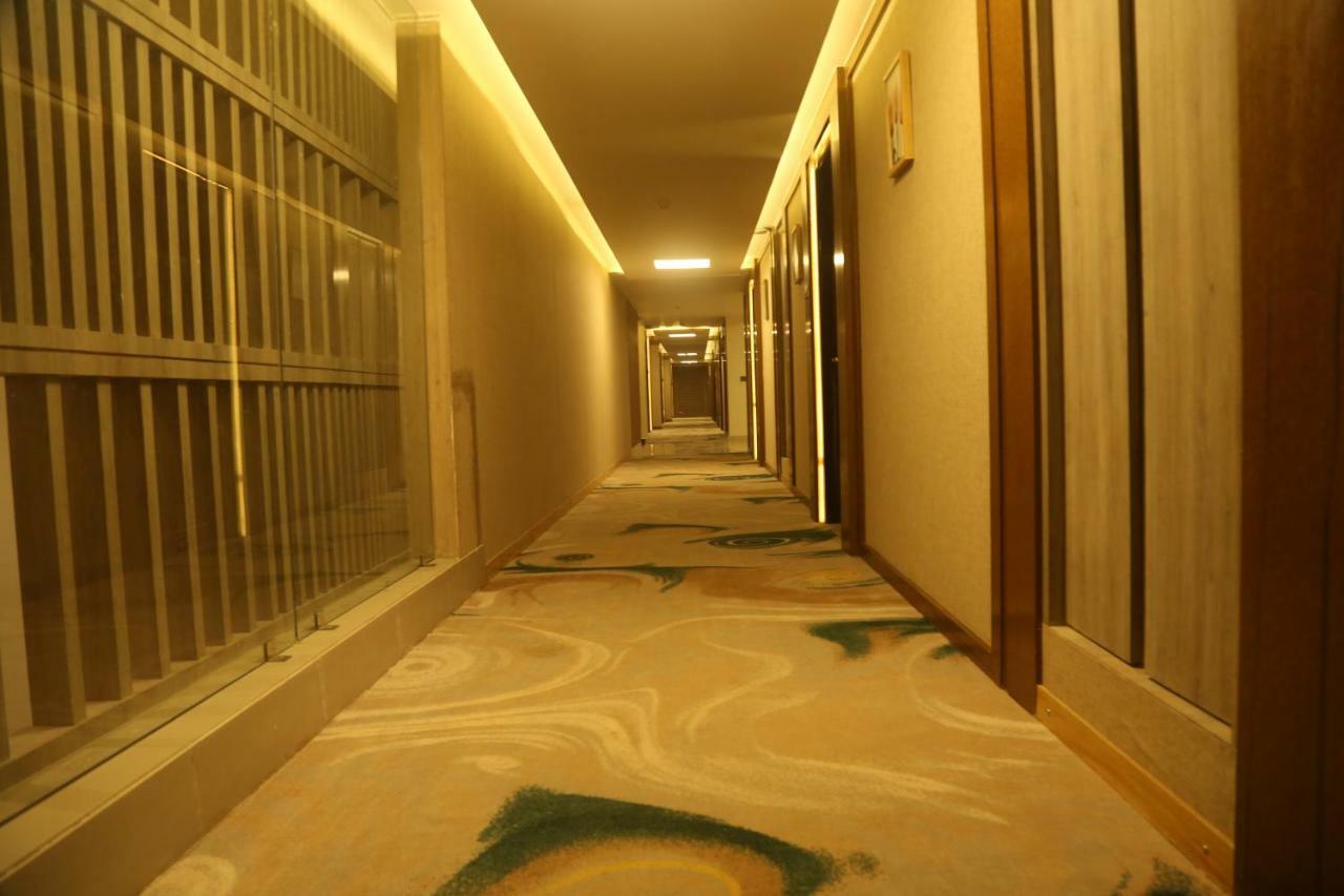 Om Clarks Inn Raebareli Esterno foto